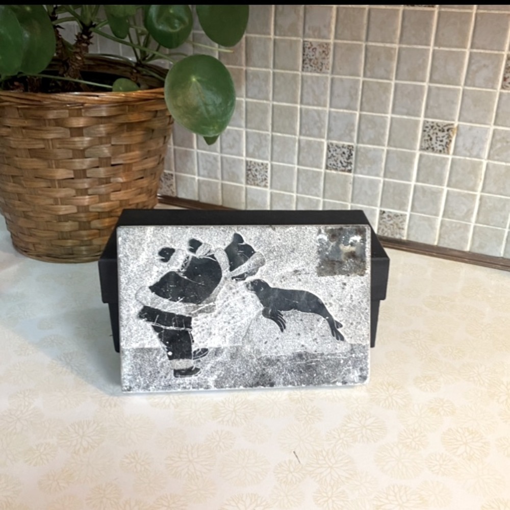 Vintage genuine soapstone carving etching of Inuit & seal Eskimo kiss Siku Art